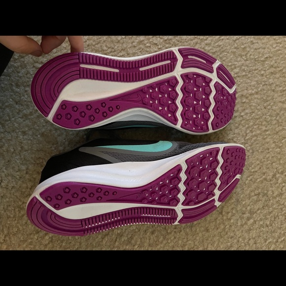 Nike Tennis shoes - Picture 3 of 3